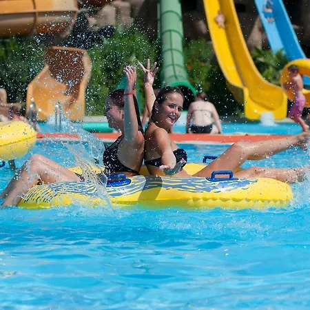 Курортний комплекс Vonresort Golden & Aqua 4*