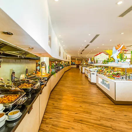 Курортний комплекс Vonresort Golden & Aqua 4*