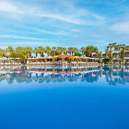 Vonresort Golden & Aqua 4* Side