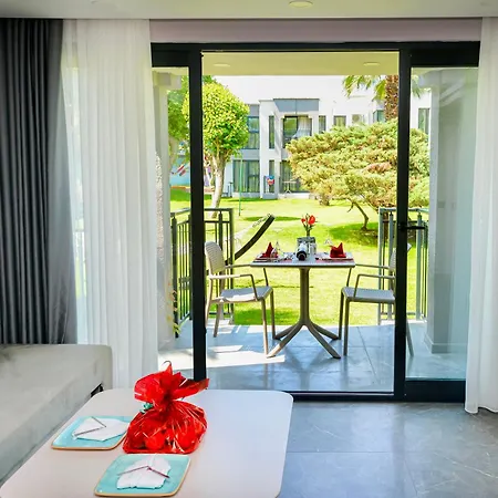 Vonresort Golden & Aqua Side