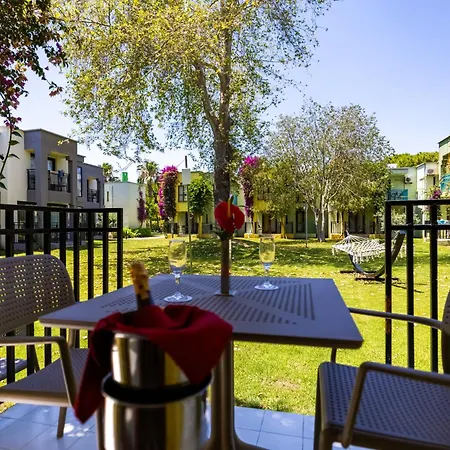 Vonresort Golden & Aqua Side