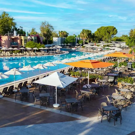 Vonresort Golden & Aqua Complex Side